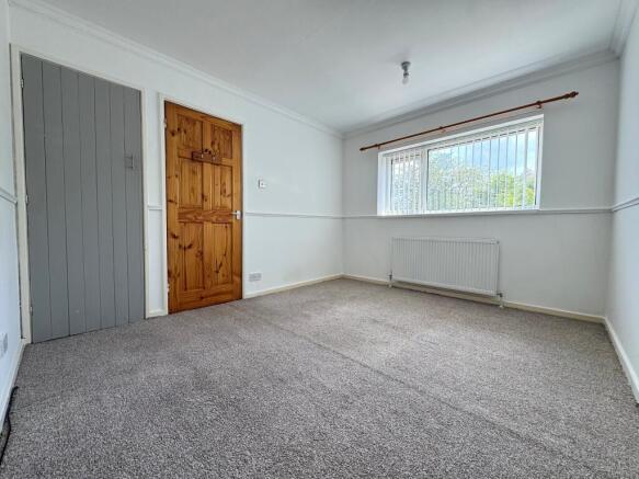 2 bed Terraced to rent Image 6