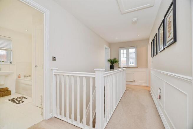 4 bed Detached for sale Image 8