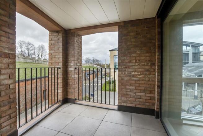 2 bed Apartment to rent Image 4