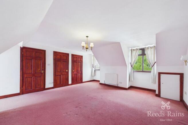 4 bed Detached for sale Image 11