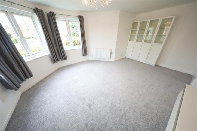 2 bed Apartment to rent Image 12