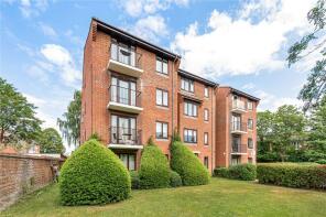 7, 150 Ardross Court, Creffield Road, London W3 9PX