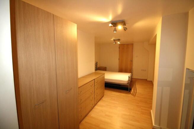 2 bed Apartment to rent Image 9