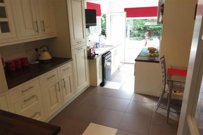 FITTED DINING KITCHE