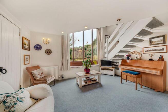 5 bed Detached for sale Image 4