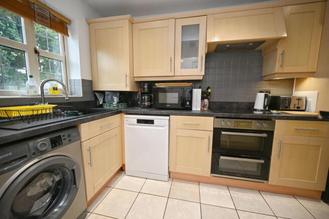 3 bed Town House for sale Image 4