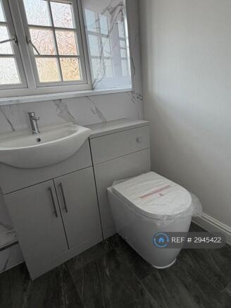 2 bed End of Terrace to rent Image 9