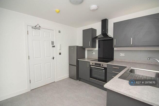Studio to rent Image 6