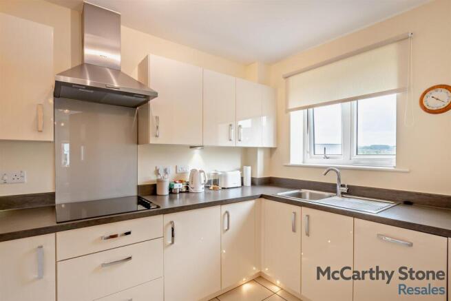 2 bed Apartment for sale Image 7