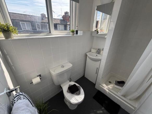 4 bed Terraced to rent Image 10