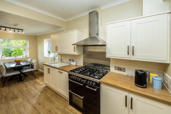 3 bed House for sale Image 8
