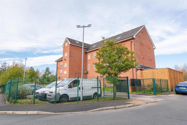 2-bed flat on Gadfield Grove, Atherton, M46, £120,000