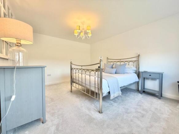 3 bed Detached to rent Image 9