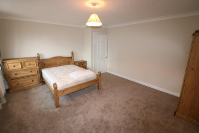 2 bed Apartment to rent Image 9
