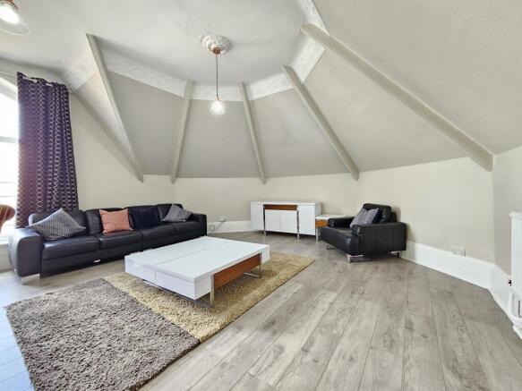 1 bed Detached to rent Image 6