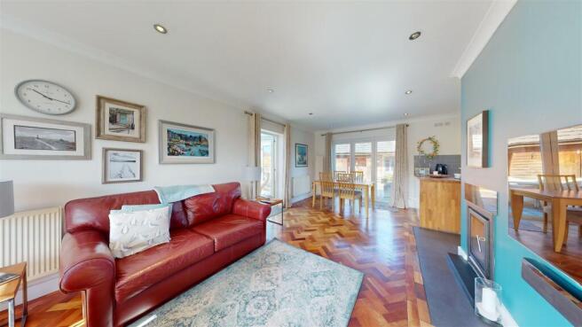 LIVING/DINING ROOM