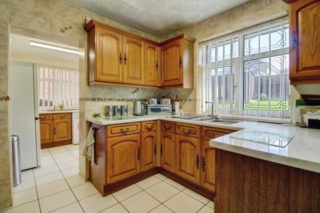 2 bed Detached Bungalow for sale Image 4