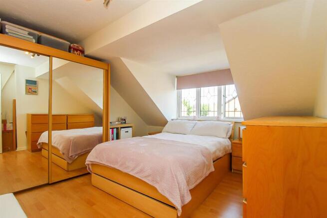 3 bed Town House for sale Image 8