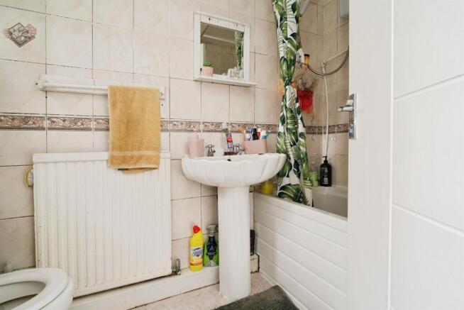 3 bed Semi-Detached for sale Image 7