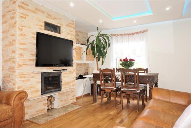Lounge/Dining Room