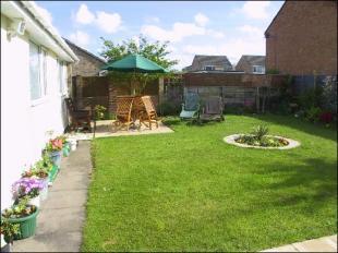 ENCLOSED REAR GDN