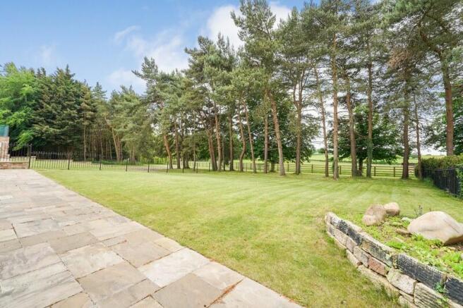4 bed Detached to rent Image 10