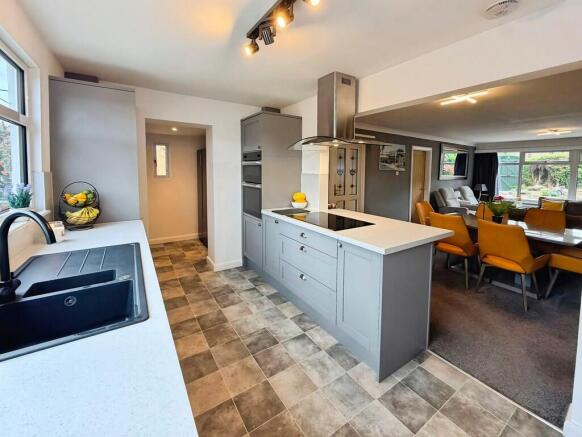 2 bed Link Detached House for sale Image 6