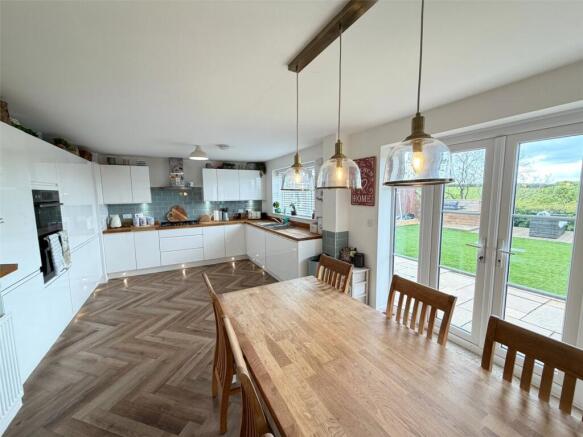 4 bed Detached for sale Image 8