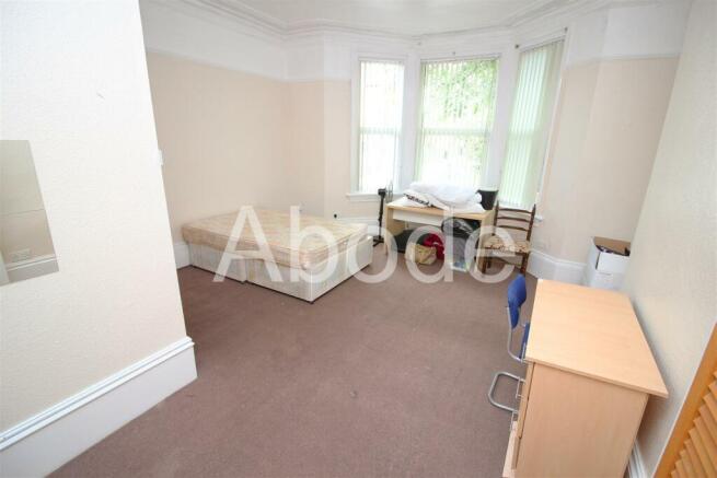 6 bed House to rent Image 5