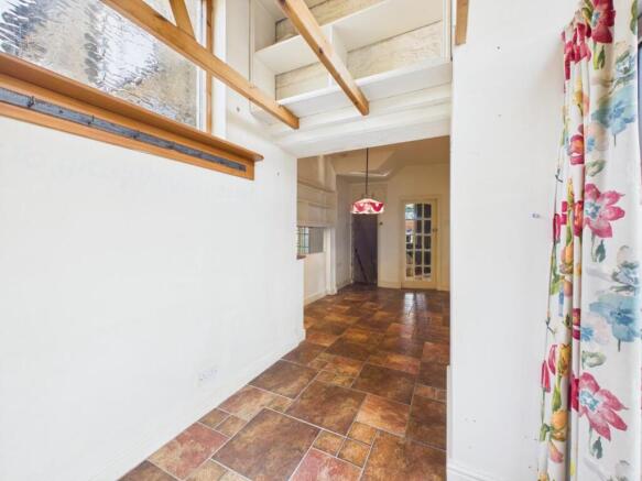4 bed Semi-Detached for sale Image 10