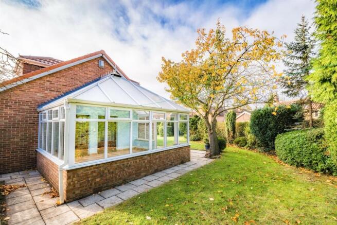 Daveen garden room.jpg