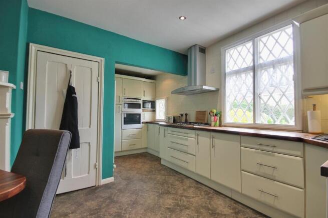 4 bed Detached for sale Image 4