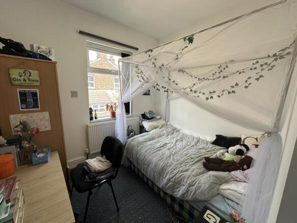 56lr.bed2.JPG