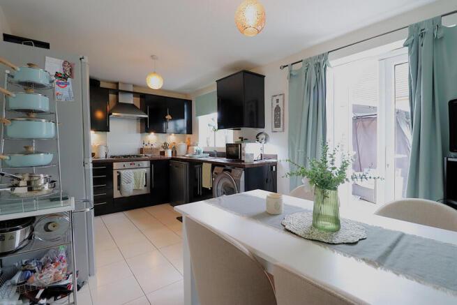 4 bed Town House for sale Image 4