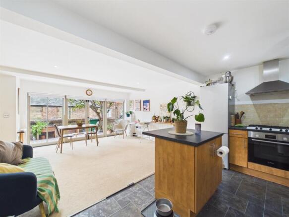 KITCHEN/LIVING AREA