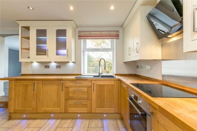 4 bed Detached for sale Image 10