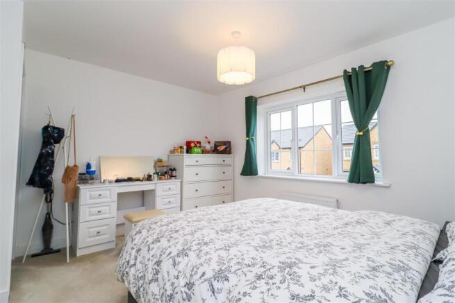 4 bed Detached for sale Image 5