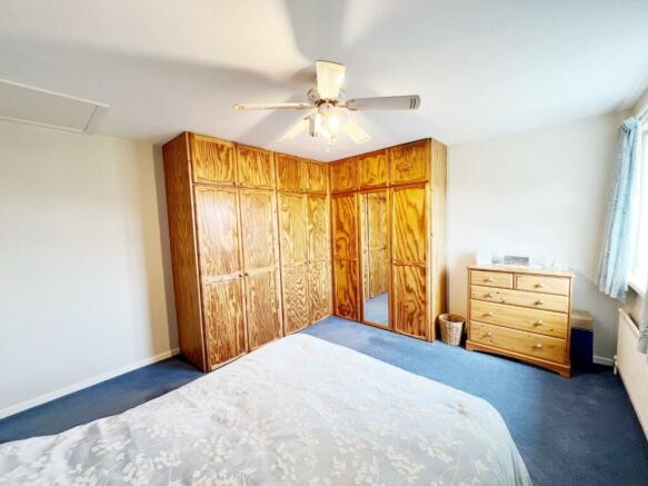 Bedroom 1 pic 3.jpg