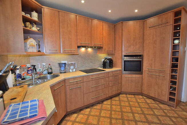 4 bed Detached for sale Image 8