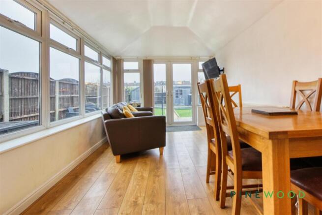 Conservatory/Dining room