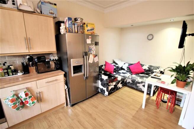 4 bed Terraced to rent Image 4