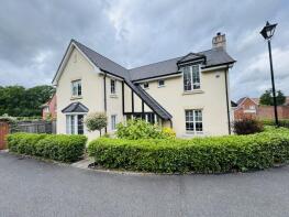 2, Chestnut Gardens, Hartley Wintney, Hook RG27 8ZB