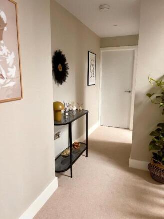 2 bed Flat for sale Image 5