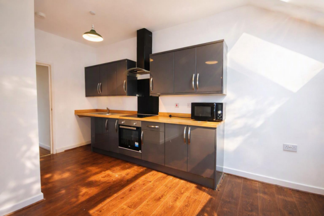 2 bed Apartment to rent Image 5