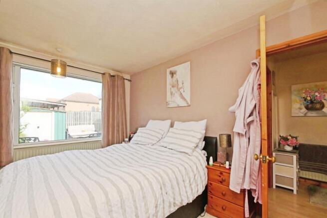 4 bed Semi-Detached Bungalow for sale Image 11