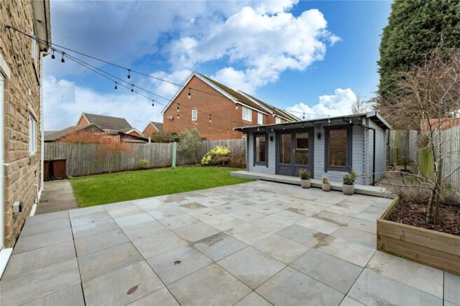 5 bed Detached for sale Image 12