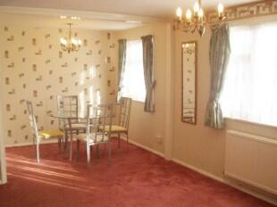 LOUNGE/DINER