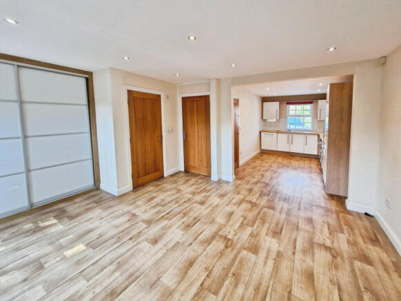 4 bed Town House for sale Image 4