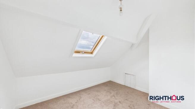 3 bed Flat to rent Image 10
