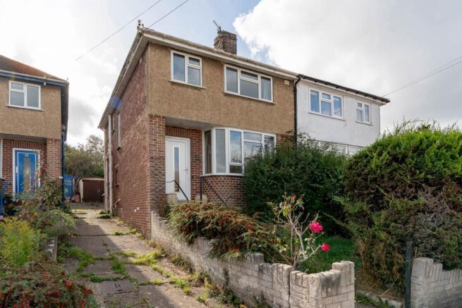 3-bed semi-detached on Maple Close, Oxford, OX2, £415,000